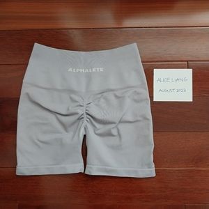 alphalete misty lilac 4.5” amplify short